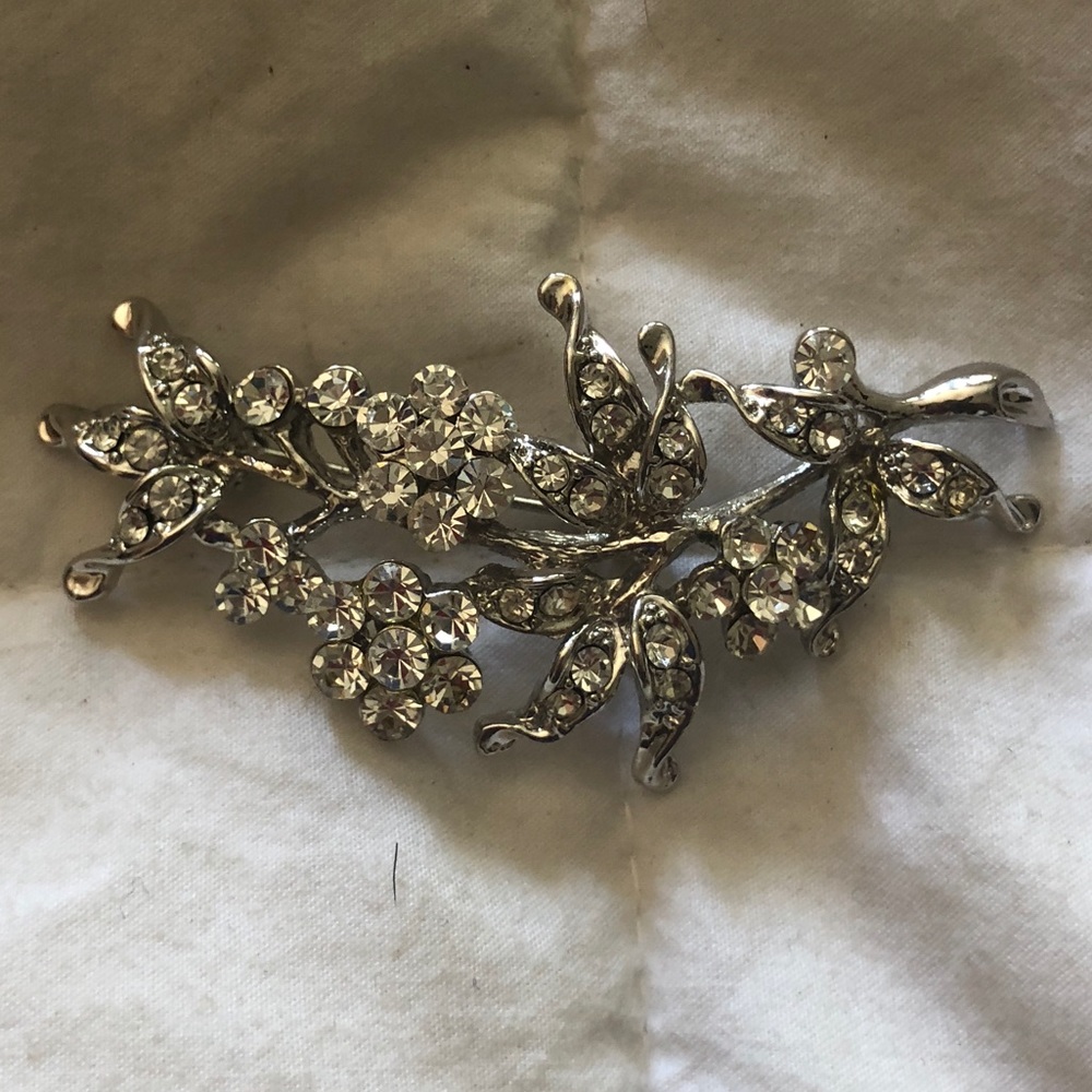 GC crystal brooch